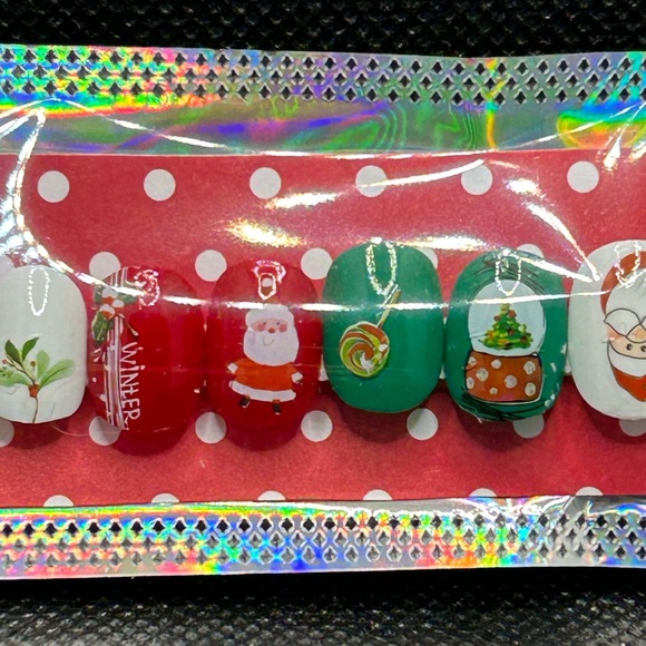 Mommy and Me Press-on Nails Trad Christmas - Picture 11 of 12